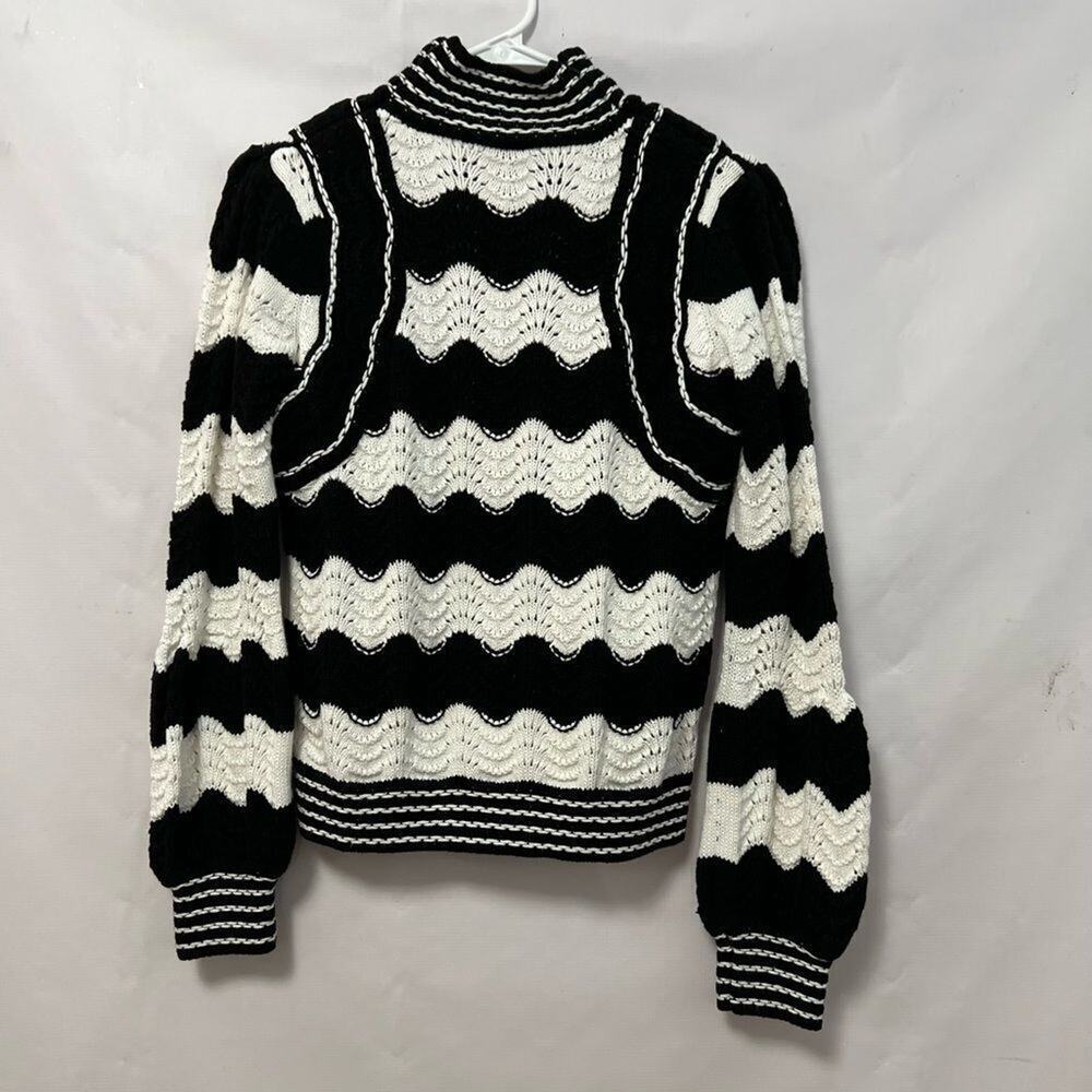 WRONG SIZE OF RIGHT SWEATER SIZE 1‎